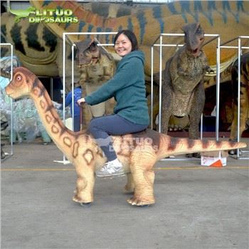Mersul pe jos Brachiosarus Ride
